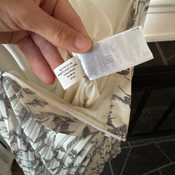 Banana Republic Pleated Skirt - Picture 5 of 15